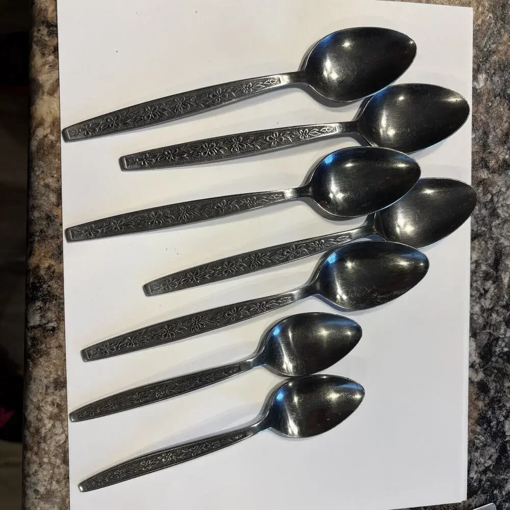 Vintage 10pc Rogers La Spana Stainless Flatware: Spoon, Knife, Fork Retro Floral